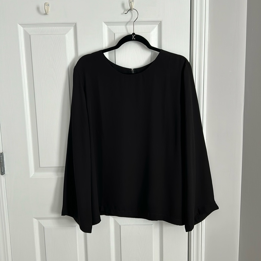 Banana Republic Sheer fully lined bell sleeve top. XL